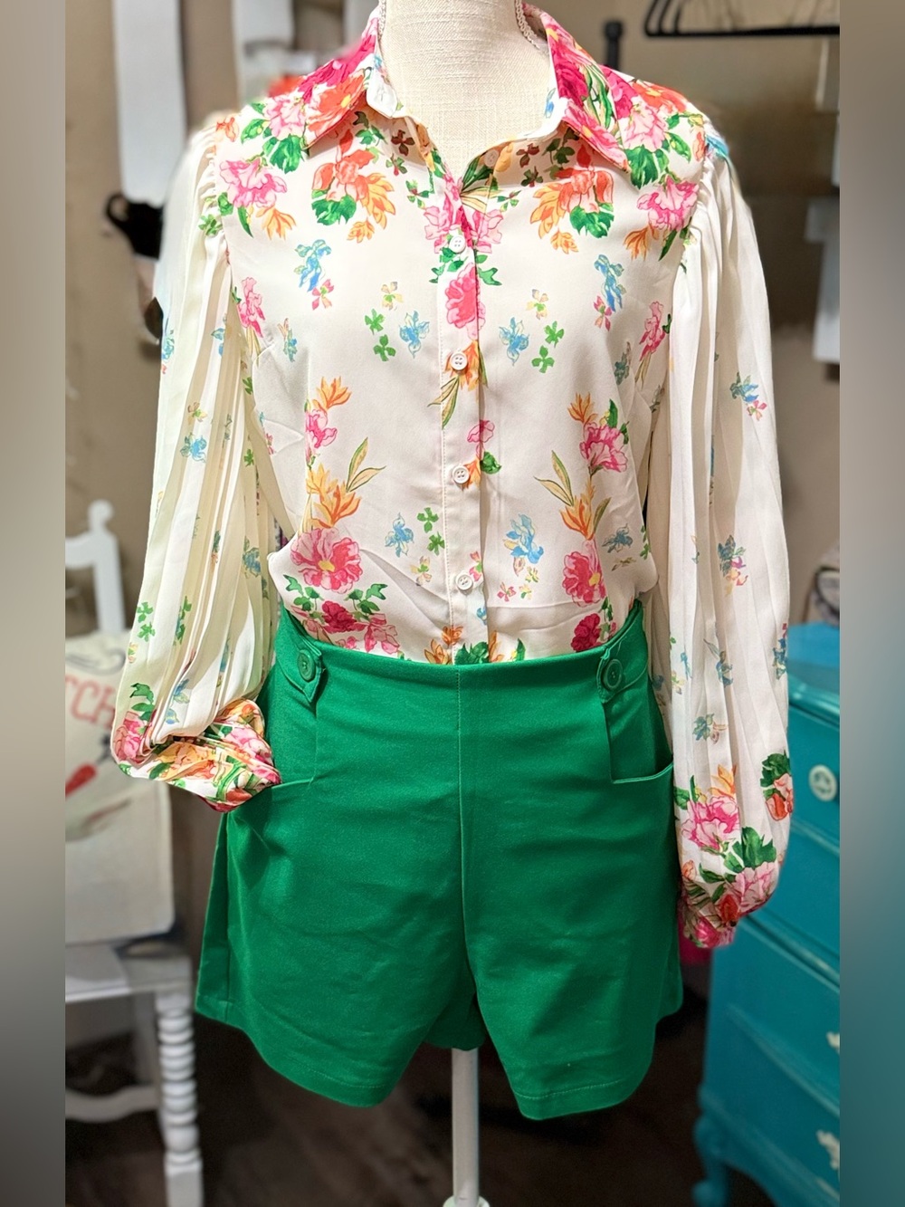 High Rise Kelly Green Shorts - Picture 4 of 4